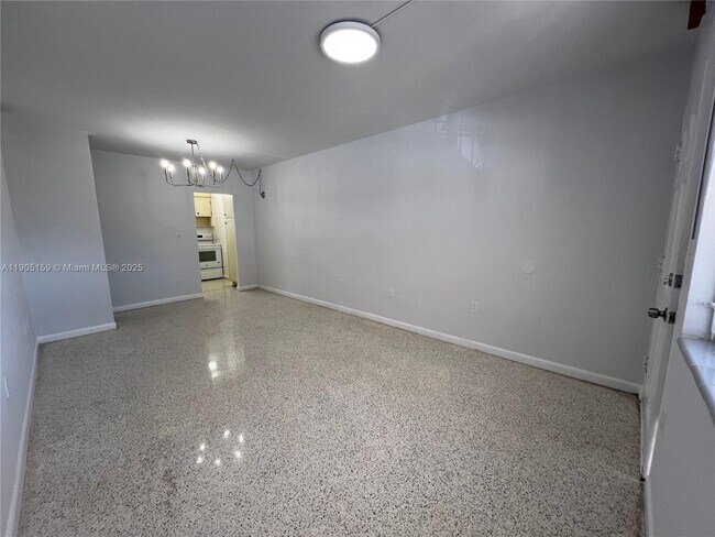 Photo - 675 SW 7th Ave Unit 7