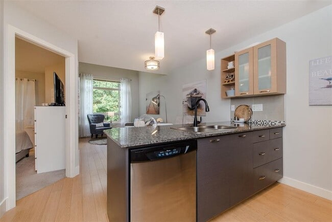 Photo - 2233-2233 McKenzie Rd