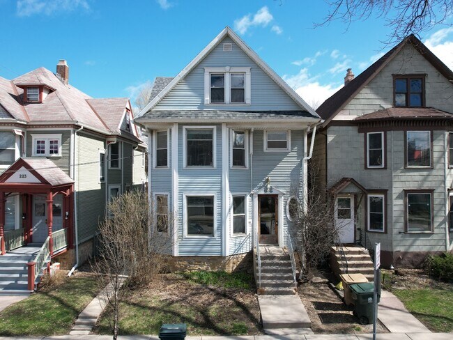 Photo - 221 N Livingston St