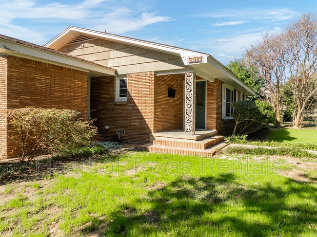 Photo - 3300 Adeline Dr