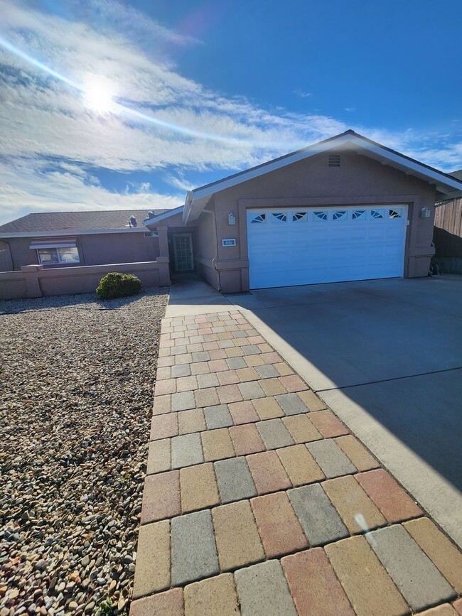 3 Bed, 2 Bath Home with Beautiful Backyard... - 3 Bed, 2 Bath Home with Beautiful Backyard...