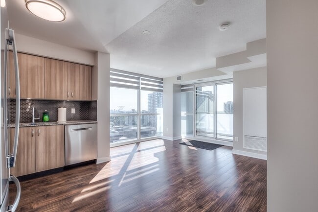 Building Photo - 5740 5740 Yonge St Unit 1409