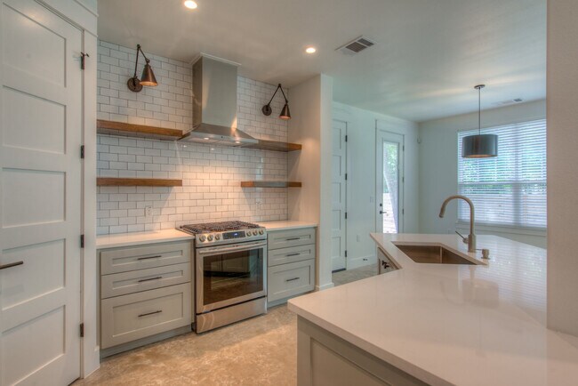 Photo - UT PRE LEASE: Newly Constructed: Luxury 4 ...
