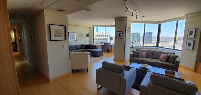 Building Photo - 210 W Rittenhouse Square Unit 2703-04