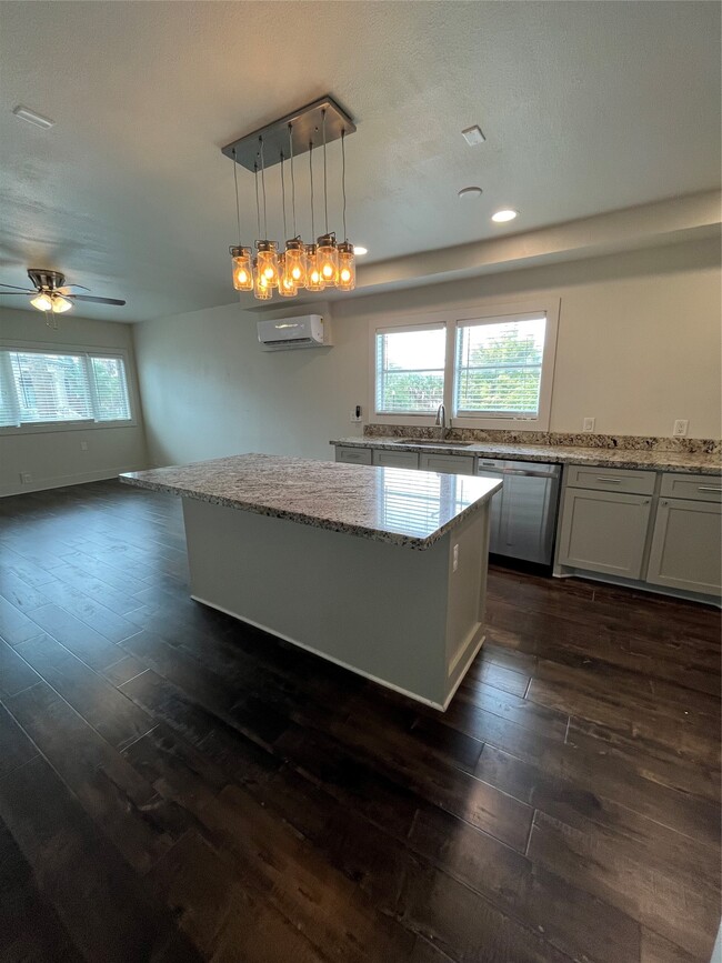 Photo - 1624 Sealy Ave Unit 202