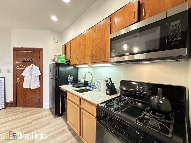 Photo - 2821 W Shakespeare Ave Unit 2F