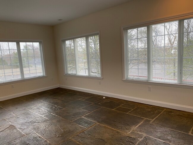 Photo - 817 Newfield Ave