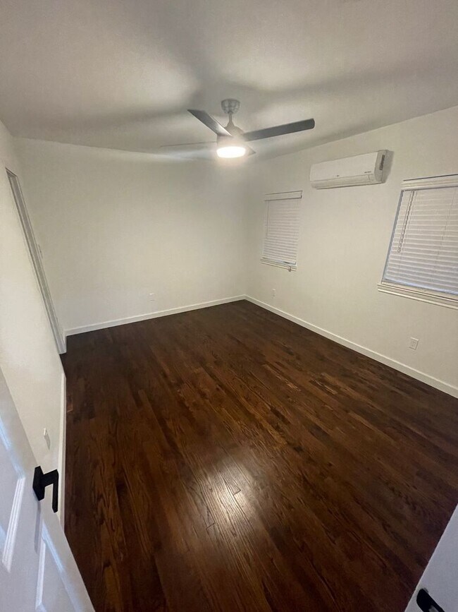 Photo - 5910 Oram St