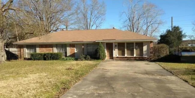 Building Photo - 38 Fair Oaks Cir
