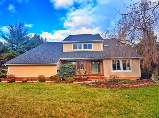 Photo - 592 Cabot Hill Rd