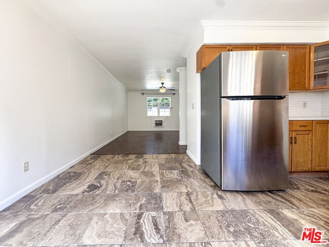 Photo - 750 Hyperion Ave Unidad 2