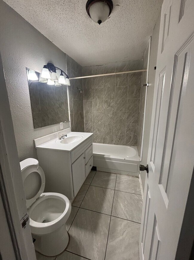 Photo - 435 E Latimer Pl