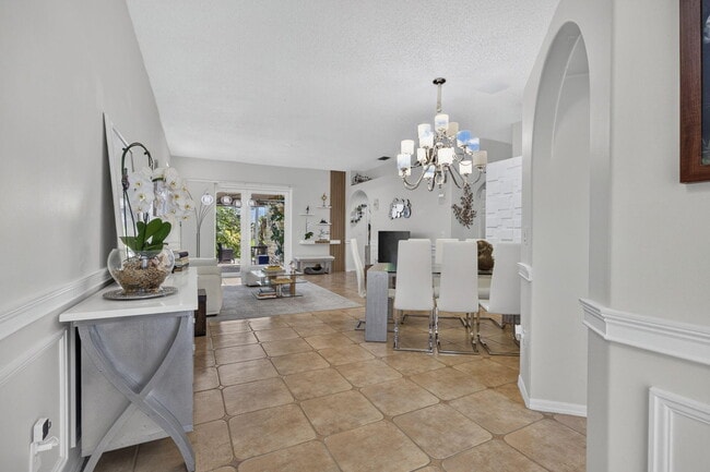 Photo - 716 Lake Wellington Dr