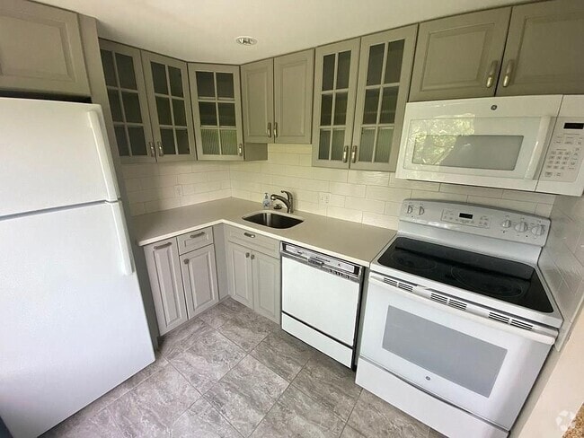 Building Photo - 1243 Beacon St Unit 4B Rental
