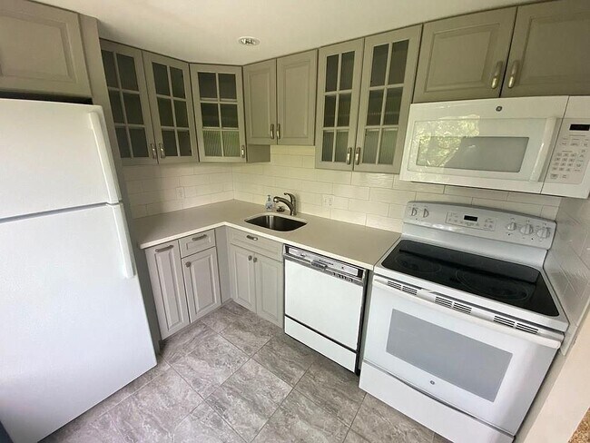 Building Photo - 1243 Beacon St Unit 4B Rental