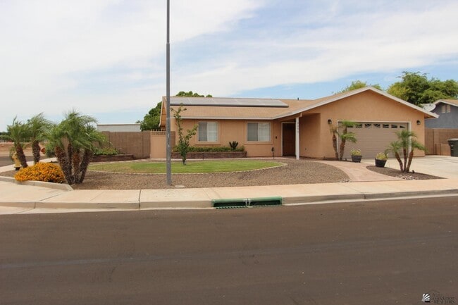 Building Photo - 2090 S 44th Dr