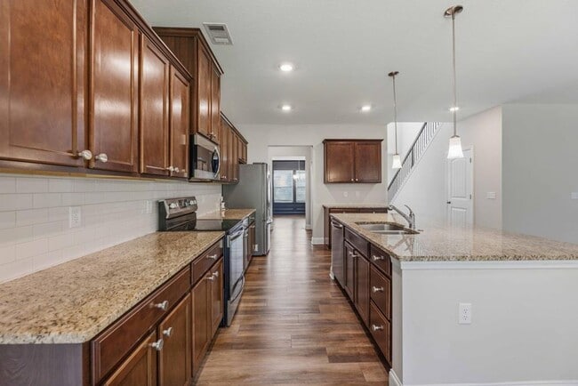 Photo - 112 White Oak Pl