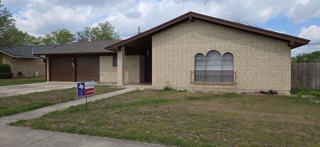 Building Photo - 2909 Cypress Dr