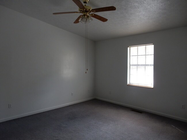 MASTER BEDROOM - 124 Forest Meadow Ln Unit 3