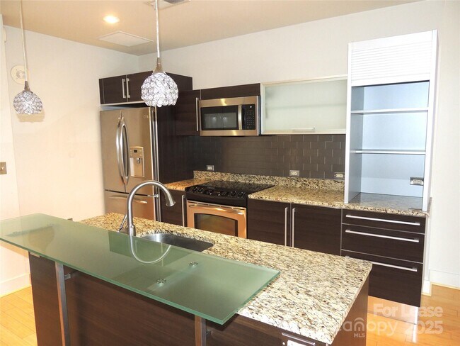 Photo - 1133 Metropolitan Ave Unit 606