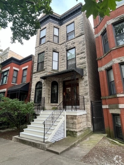 Building Photo - 909 W Newport Ave Unit 2 Rental