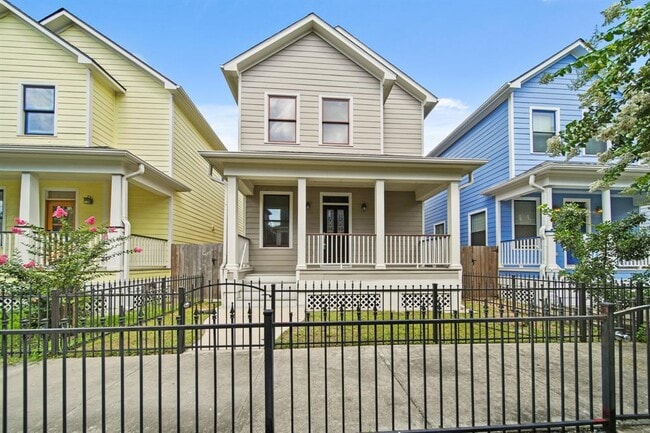 Photo - 1053 W 16th St Casa