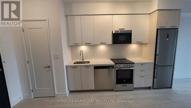 Photo - 75 James St S Unit 1211