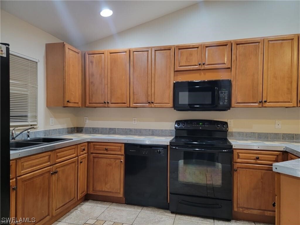 Photo - 2331 Stella St