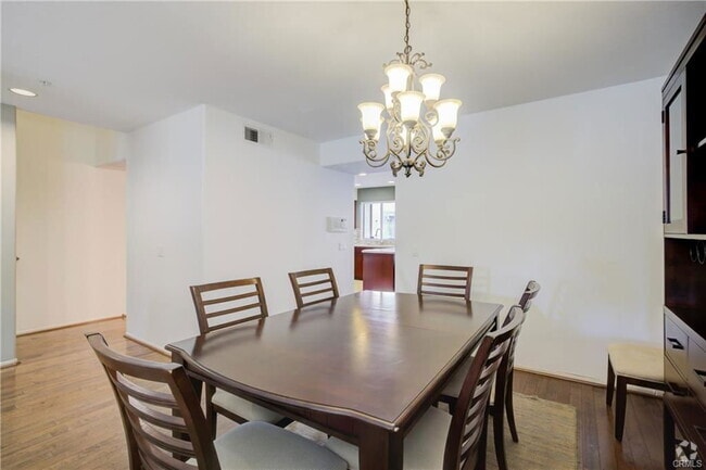 Building Photo - 7411 Hannum Ave Rental