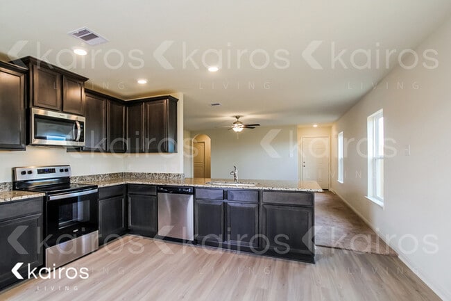 Photo - 5906 Sapphire Lagoon Rd