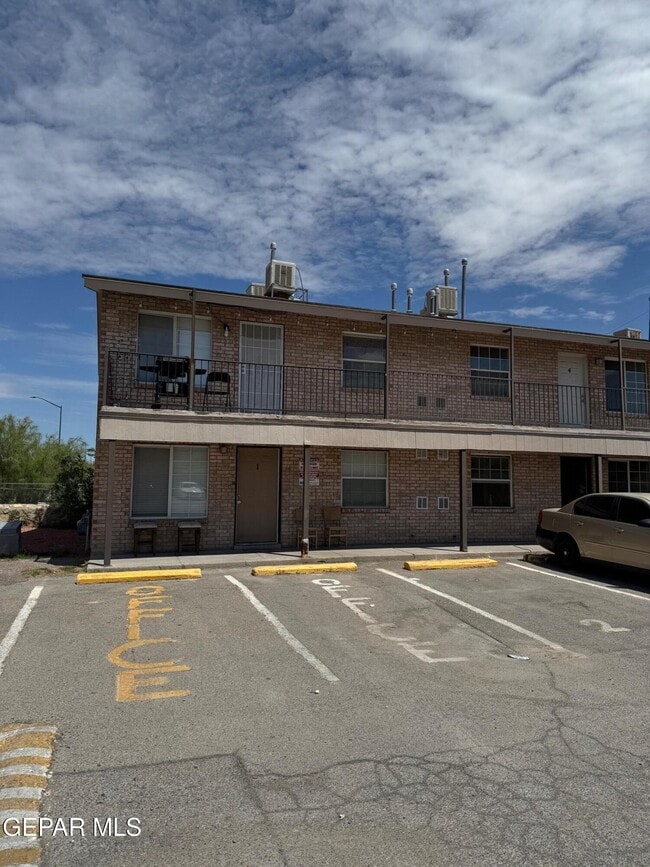 Building Photo - 8507 Alameda Ave Unit 3 Rental