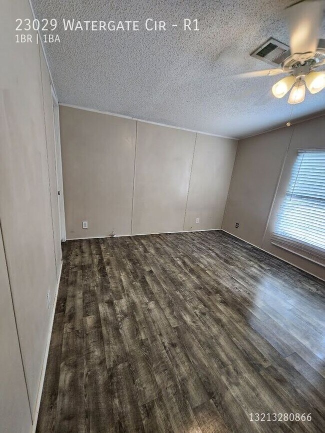 23029 Watergate Cir Unit R1