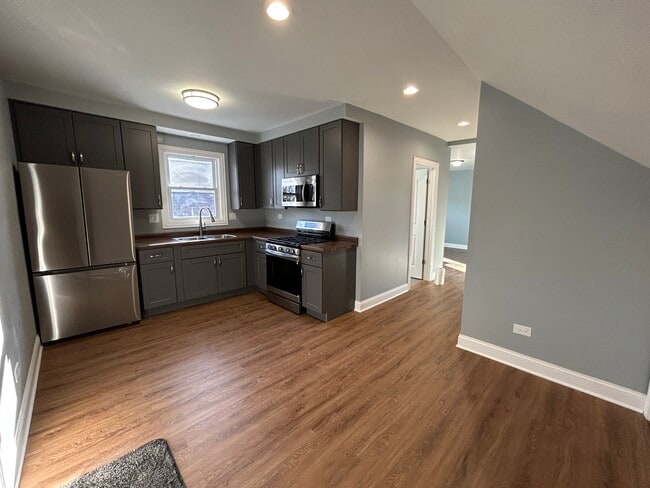 Photo - 2717 N Rutherford Ave Unit 2