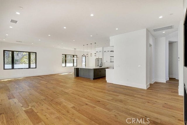 Photo - 5520 Woodlake Ave
