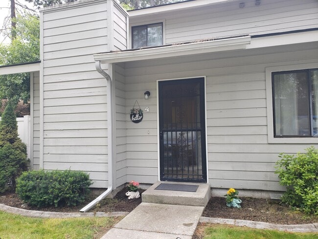 Building Photo - 623 E Whispering Pines Ln Rental