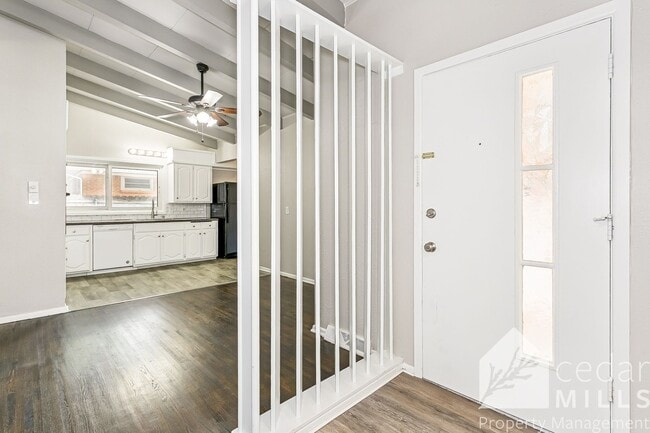 Photo - 811 N Chipper Ln