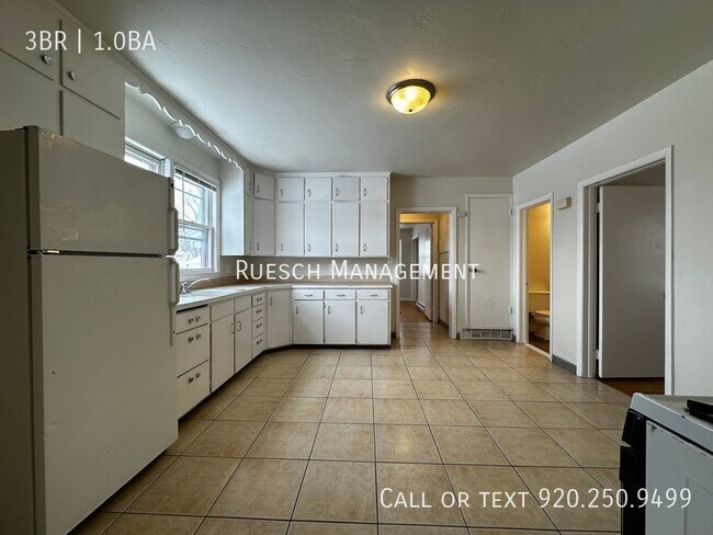 Spacious 3 Bedroom 1 Bath Lower Unit Avail... - Spacious 3 Bedroom 1 Bath Lower Apartment Unit Avail... Unit Lower