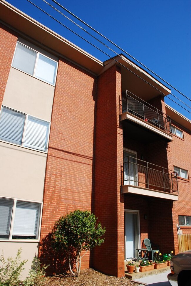 Photo - 1 bedroom apartment with study! Unit C109