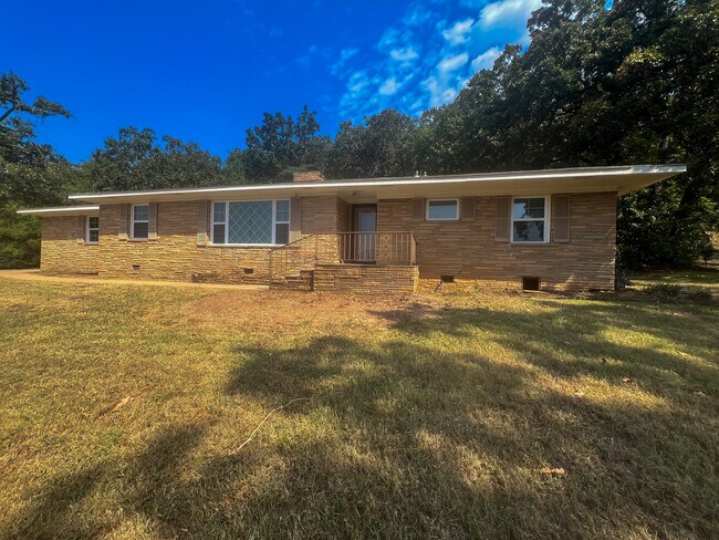 Building Photo - 2225 S Dallas St Rental