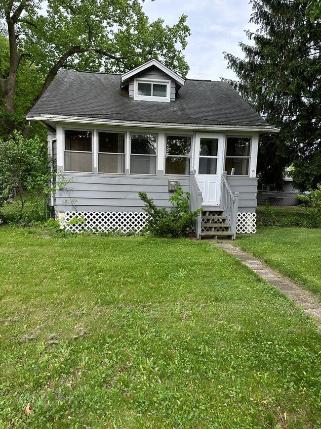 Building Photo - 2 Bedrooms  & 1 Bathroom - West side of Barberton