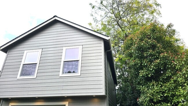 Building Photo - 2111 E Mill Plain Blvd Rental