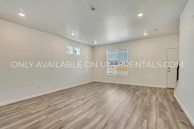 Photo - 238 N Colonnade Rd