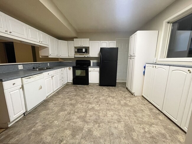 Photo - 4324 Bowness Rd