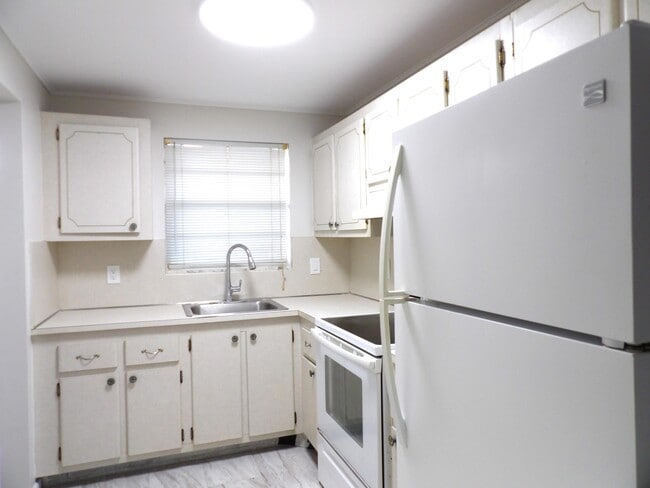 Photo - 1638 Embassy Dr Unit 302