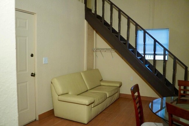 Building Photo - 2962 D Rd Unit 3