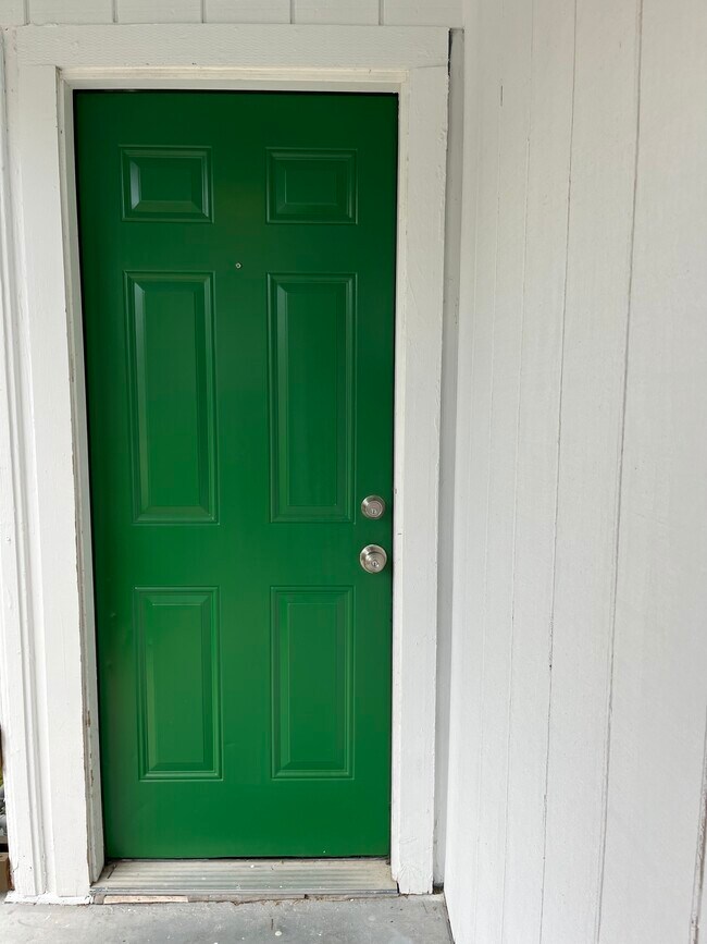 Photo - 1904 E 10th St