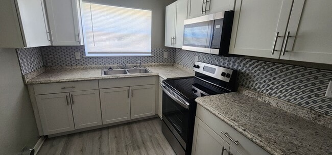 Photo - 903 Stevens Ct NE