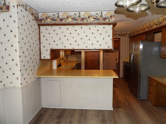 Photo - 308 SE Camelot Dr