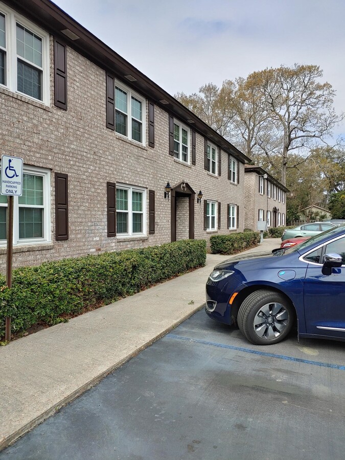 1386 Riverfront Drive, Charleston, SC - 1386 River Front Dr Apartments