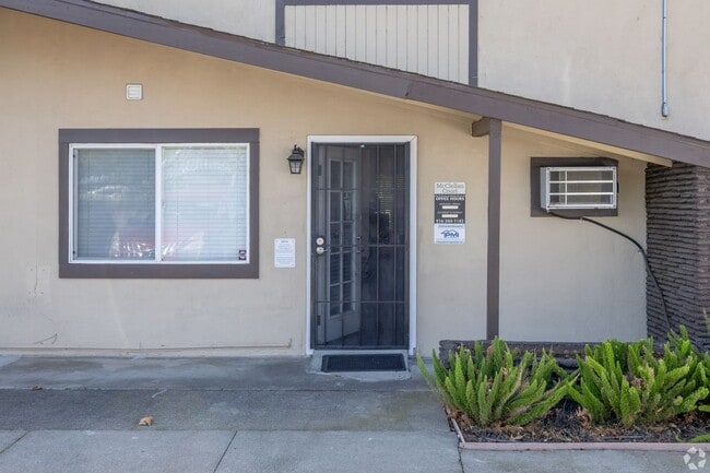 Photo - McClellan Court Apartments